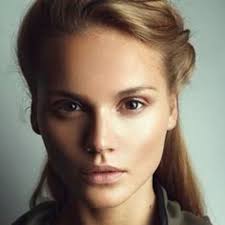 Kim Snell's Instagram, Twitter & Facebook