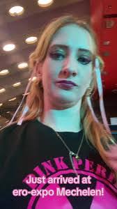 Linda Lush's Instagram, Twitter & Facebook