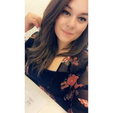 Liz Munoz (@lizzm_7)