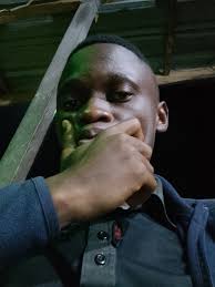 Who is this guy? His dances and movements were the same and constant  throughout. His eyes were socketing out. Bo ono mambani?!