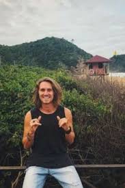 Vitor barbiero kley (porto alegre, 18 de agosto de 1994) é um cantor, musicista e compositor brasileiro. 12 Ideias De Vitor Kley Cantores Canetas Da Stabilo Cabelo