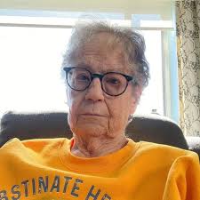 Thriends! I wove this basket! It was a learning curve but also fun and so  gratifying. Now it ain't no room in this house for new hobbies so I'll have  to do