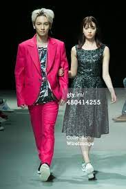 Ta on pärit jaapani ja prantsuse päritolust ning tal on arvukalt fänne nii riigis kui ka väljaspool seda. Key Of South Korean Boy Band Shinee And Yagi Arisa Showcase Designs South Korea Fashion Seoul Fashion Week Fashion