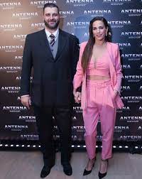 1) κατερίνα, σε έχουμε δει με διάφορα look στα μαλλιά σου και πραγματικά τα. Egkyos H Katerina Stikoydh Glance