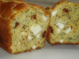 Recette De Cake Aux Tomates Sechees Feta Basilic La Recette Facile Recette Recette Recette Cake Recettes De Cuisine