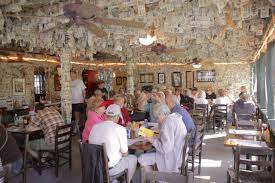 The cabbage key restaurant is a famed local pick for anyone spending the day on the water. Den Beruhmtesten Cheeseburger Floridas Gibt Es Auf Cabbage Key