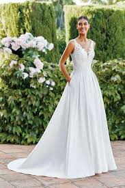 Finding your dream wedding dress that is armed with virtually invisible yet totally functional pockets! Pockets Bridal Gowns Sincerity Bridal