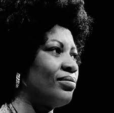 ✨Toni Morrison La magia de la identidad✨ Acompáñanos en esta charla  dedicada a la gran escritora Toni Morrison, la primera mujer afroamericana  en recibir el Premio Nobel de Literatura. La escritora Larissa