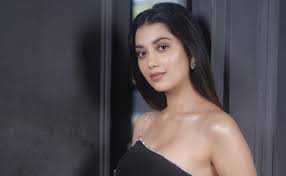 दिगंगना सूर्यवंशी ब्लैक ड्रेस में शेयर की तस्वीरें, बेहद खूबसूरत लगीं  एक्ट्रेस | Digangana Suryavanshi shared pictures in black dress the actress  looked very beautifu