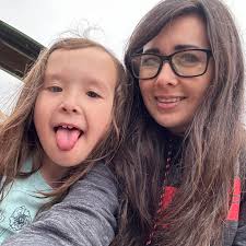 ✨Cheesy Taco Garlic Bread✨ 1. Cook 1 pound of ground beef, drain grease and  add 1 packet of taco seasoning with water. Set aside. 2. Make your garlic  cheese mixture by mixing