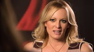 من هي ستورمي دانيلز ممثلة الأفلام الإباحية التي ستدلي بشهادتها في محاكمة  ترامب؟ - CNN Arabic