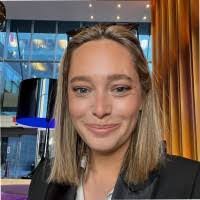 Holly Gill's Instagram, Twitter & Facebook