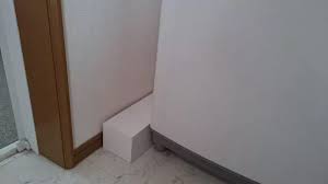 さ きさんはinstagramを利用しています おはようございます いい天気 無印良品週間ですね タオル買い直したばっかりなのに残念 おしゃれでもない洗面室pic うちの中唯一のゴミ箱置いてます オムツ捨て お風呂上がりの排水口の髪の毛 alcove bathtub