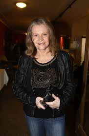 V brně sice žije ještě maminka pilarové, 105letá eva bojanovská, syn a vnuci, ale kromě maminky se zpěvačka s rodinou příliš nestýkala. Eva Pilarova Promluvila O Synovi Ktery Ji To Vyslovne Zakazal Co Na Nej Prozradila Ahaonline Cz