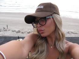 להפקת קולקציית משקפי ראיה ושמש דרוש מודליסטיות אישה וגבר לצילומי משקפיים.  בעיקר צילום פנים. כאלו שיודעים לעמוד מול מצלמה. הצילומים יתבצעו בצור הדסה (  חשוב בין ירושלים לבית שמש ) ב24.7 בשעות