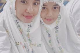 Engku emran di lahirkan pada tahun 1975 merupakan seorang chief executive officer (ceo) di tv synergy sdn bhd dan chief operating officer (coo) suria fm. Bercerai 10 Kenangan Laudya Cynthia Bella Dan Anak Engku Emran