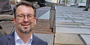 Andrea Molitor's Instagram, Twitter & Facebook