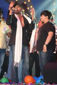 Himesh is the son of gujarati music director vipin reshammiya. Himesh Reshammiya Files For Divorce From Wife Komal
