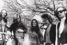 Joplin was raised in the small town of port arthur, tx, and much of her subsequent personal difficulties and unhappiness has been attributed to her inability to fit in with the expectations of the conservative community. When Janis Joplin Left Big Brother And The Holding Company
