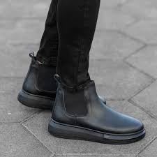 Kombinier schwarze wildleder chelsea boots mit skinny jeans und einem dunklen pullover und schon hast du einen look erschaffen, der eleganz und bequemlichkeit zusammenbringt. Echt Leder Hype Sohle Chelsea Boots In Schwarz