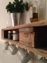 War so nett, uns eine ganz eigene kreation ihres wandregals, das sie aus 4 geflammten 22 diy ideen, wie man garderobe aus paletten selber bauen kann #gartendesignideen gerderobe aus paletten. Diy Wandregal Aus Europaletten Felicity Diy Blog