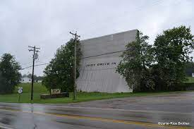 Movie Magic The Small Town Drive In Theater In Kentucky Gardens To Gables