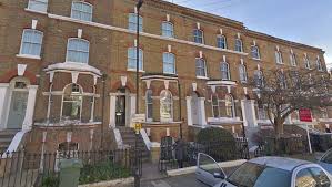 Les blocs de glace (« ice block » en anglais) sont des blocs communs trouvables à coté des blocs de neige dans la toundra et la toundra souterraine. Un Homme Tombe Du Train D Atterrissage D Un Avion Et S Ecrase Dans Un Jardin Midilibre Fr