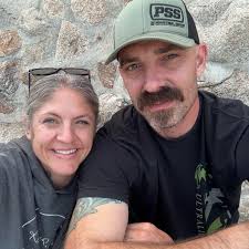 Who are the two guys driving in the Lindo Channel