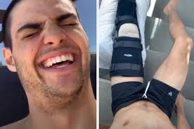 Noah grew up in boynton beach, florida with his older sister, taylor. Noah Centineo Showed Us How He Showers After His Knee Replacement Surgery And It S Almost Nsfw