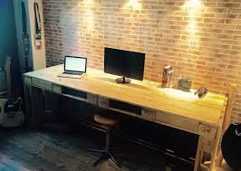 Bürotisch aus europaletten in handarbeit hergestellt. Schreibtische Arra Designs