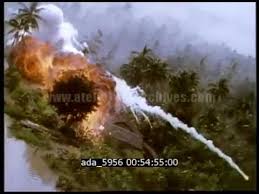 Im vietnamkrieg wurden über 200.000 tonnen napalm über vietnam abgeworfen. Bombardements Vietnam Mars 1965 Napalm Phosphore Youtube