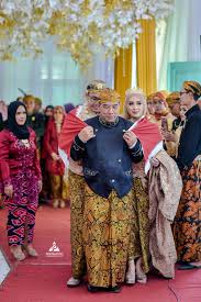 Foto prewedding jawa klasik romantis unik: Foto Pengantin Jawa Kuno