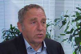 Flughafen und Experte fordern Aus für Flugabgabe