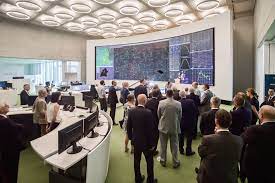 The network consists of around 3,200 kilometres of 220kv and 380kv extra high voltage power lines, and more than 80 transformers connect the grid to the 110kv regional distribution grids. Transnetbw Eroffnet Neues Kontrollzentrum Fur Das Ubertragungsnetz Presseinformation Transnetbw Gmbh