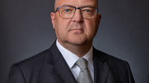 Dean Fernandez's Instagram, Twitter & Facebook