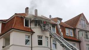 Seniorin hortet mehrere hunderttausend euro. Feuer In Gottinger Dachgeschosswohnung Feuerwehr Im Grosseinsatz Gottingen