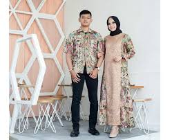 Berikut adalah desain baju gamis batik untuk lebaran dan pesta sebagai refensi untuk anda. 35 Rekomendasi Gamis Batik Modern Di Bawah Rp250 Ribu Untukmu Update 2021 Bukareview
