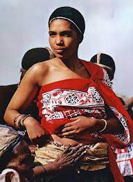 Queen mantfombi madlamini zulu to choose amazulu king goodwill zwelithini's successor. The Wedding Morning Of Princess Mantfombi In Kwazulu Swaziland More Than A Thousand Swazis Journeyed From Th African Royalty African Princess African Culture