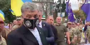 Експрезидента петра порошенка невідомі облили зеленкою в центрі києва. Sa 12yn8mf5p9m