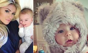 Paulina gretzky had the best life ever growing up as wayne gretzky's daughter, but it wasn't without challenges. The Most Adorable Pictures Of Paulina Gretzky S Son Tatum