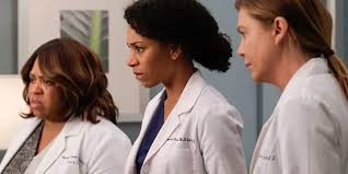 Intenta tomar las riendas de su vida, aunque su trabajo sea de esos que te hacen la vida imposible. Grey S Anatomy Saison 17 La Serie Deprogrammee Cette Semaine