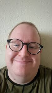 hi my name is Adam 🙂 I'm an engineer single man looking for some frends