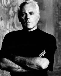 🕊️ Hace casi una semana, el mundo de la moda perdió a uno de sus grandes  referentes. 🌹 Giorgio Armani falleció en Milán a los 91 años, cerrando una  vida dedicada por