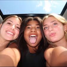 hi! my name is brie lorenz! i'm from buffalo, new york and i'm 100%  committed to utk! i plan