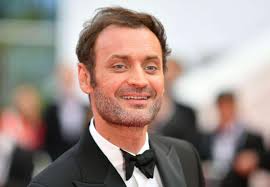 Médias : Laurence Bloch, la mécanicienne des ondes de France Inter