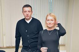 Об этом сми сообщили сегодня. Tolstoganova Ne Othodit Ot Bolnogo Muzha Shou Biznes Dni Ru