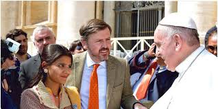 Familia de Asia Bibi con el Papa Francisco