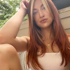 Carly Mott's Instagram, Twitter & Facebook