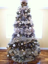 This elegant white, gold and silver christmas home tour is just the inspiration. White Gold Silver Christmas Tree Farmhouse Christmas Ornaments Christmas Tree Inspiration Chic Christmas Decor