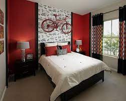 Chambre adulte en rouge et blanc avec tête de lit très élégante. Couleur Pour Chambre Chaleureuse Aux Tons Fonces Chambre Moderne Couleur Chambre Deco Chambre Rouge